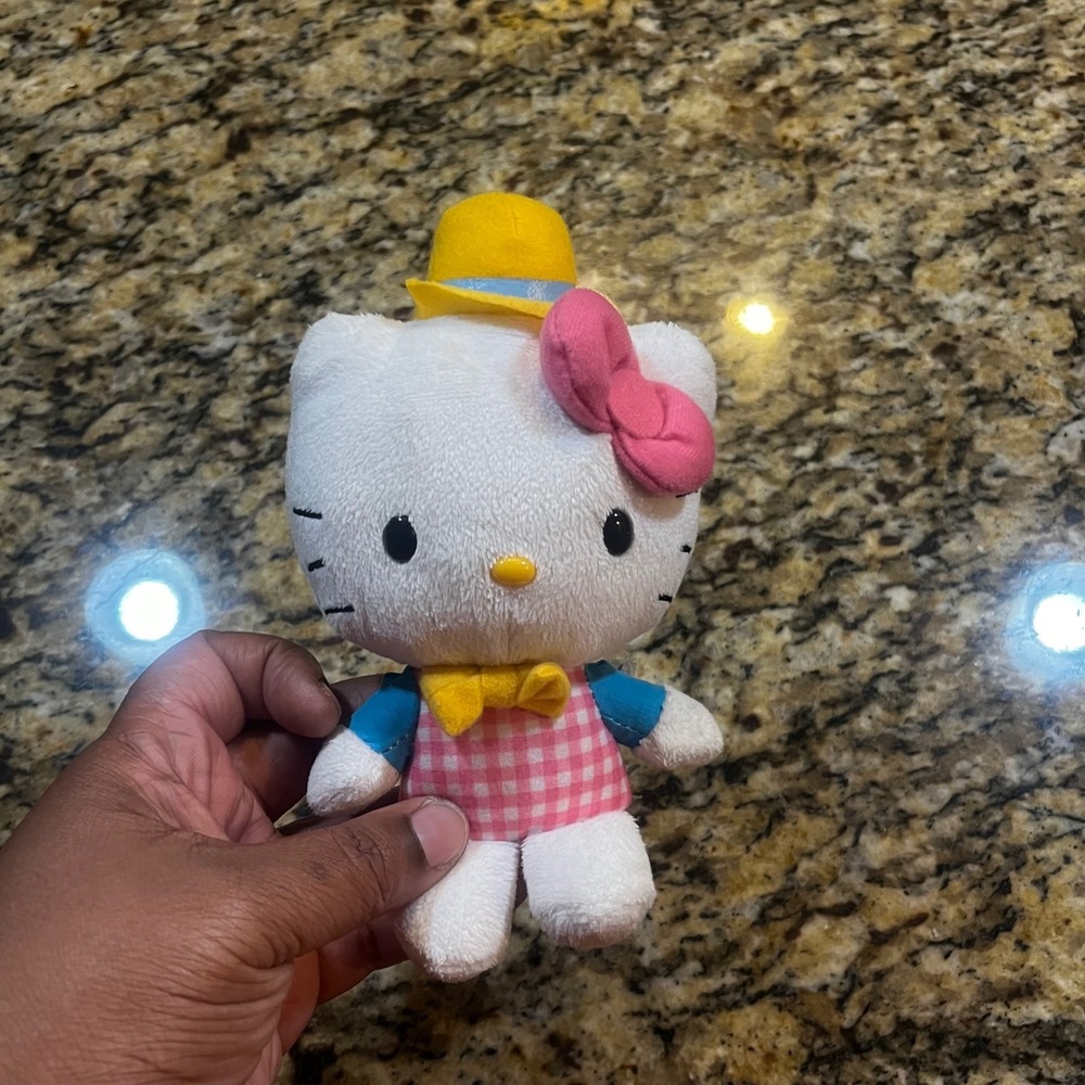Sanrio Hello Kitty Plush Yellow Hat Pink Gingham Outfit 2012 JAKKS Pacific 6.5"
